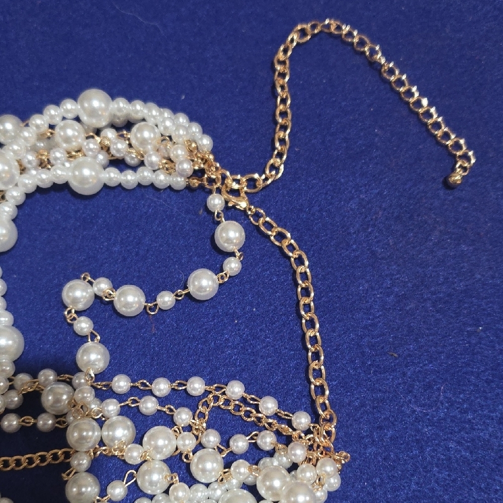 Chic Multi-Layer Pearl and Gold Necklace - Picture 2 of 3